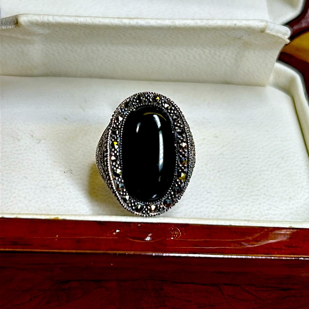 BEAUTIFUL LADIES ONYX CABOCHON & MARCASITE .925 SILVER RING STAMPED-R-